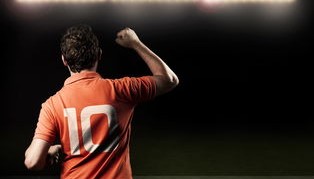 开云体育官方网站网址-英超球队赛季中期运动负荷监控与训练调整策略，英超球队跑动距离统计