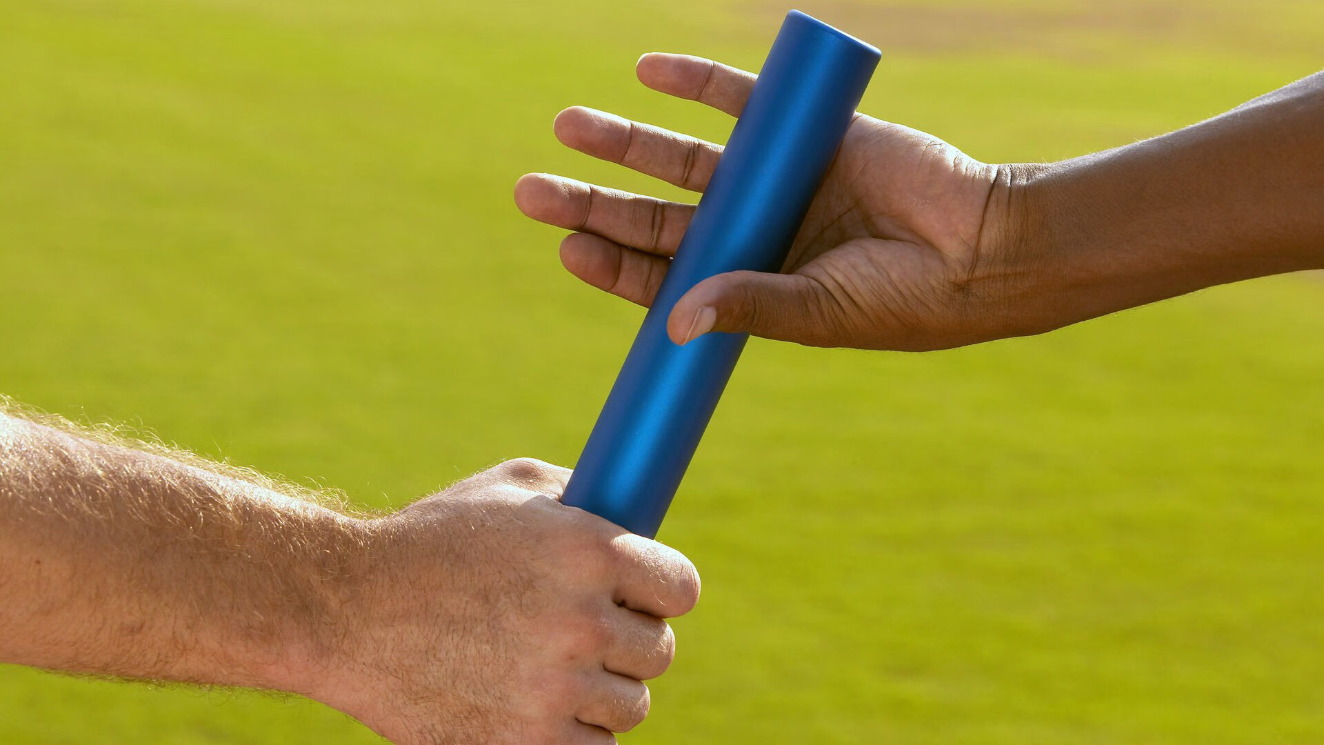 “超速狂飙:直线冲刺瞬间震撼全场”,超级跑车直线加速赛